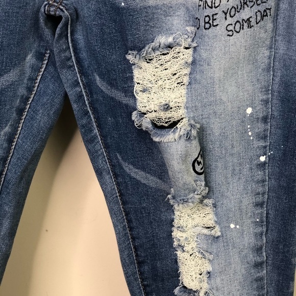 RED fox Distressed denim - Picture 13 of 14